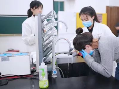 眾御實(shí)業(yè)助力上海一高校實(shí)驗(yàn)室安全應(yīng)急演練暨安全文化周開幕！(圖5)